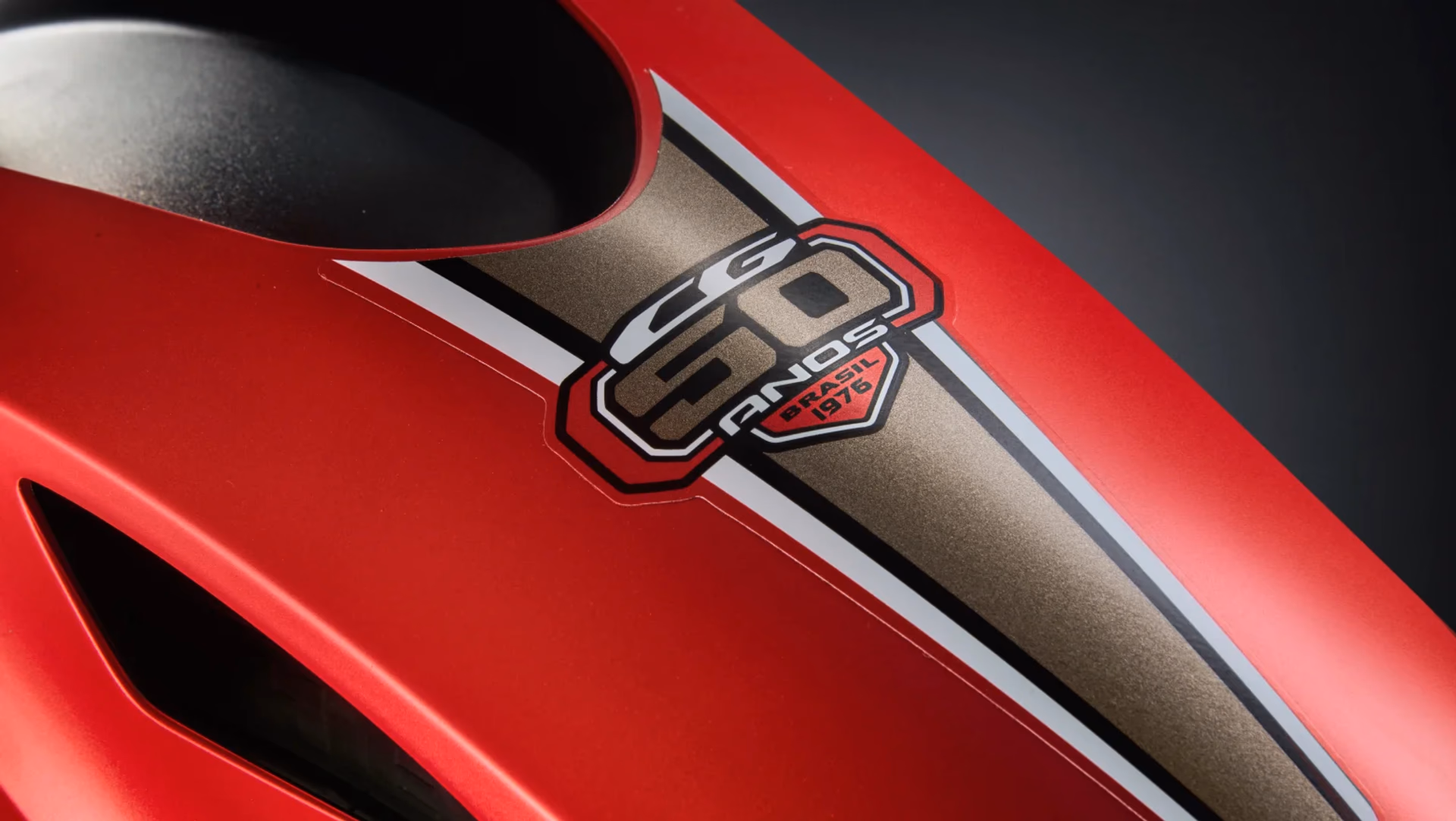 Moto Honda Nova Titan Edição Comemorativa de 50 Anos Close Adesivo 50 Anos - 8 de 13